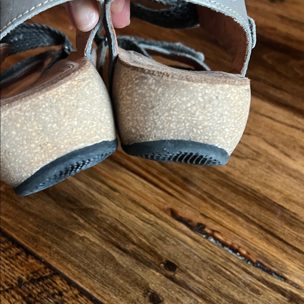 SAS Women's Gray Sandals - Picture 8 of 14